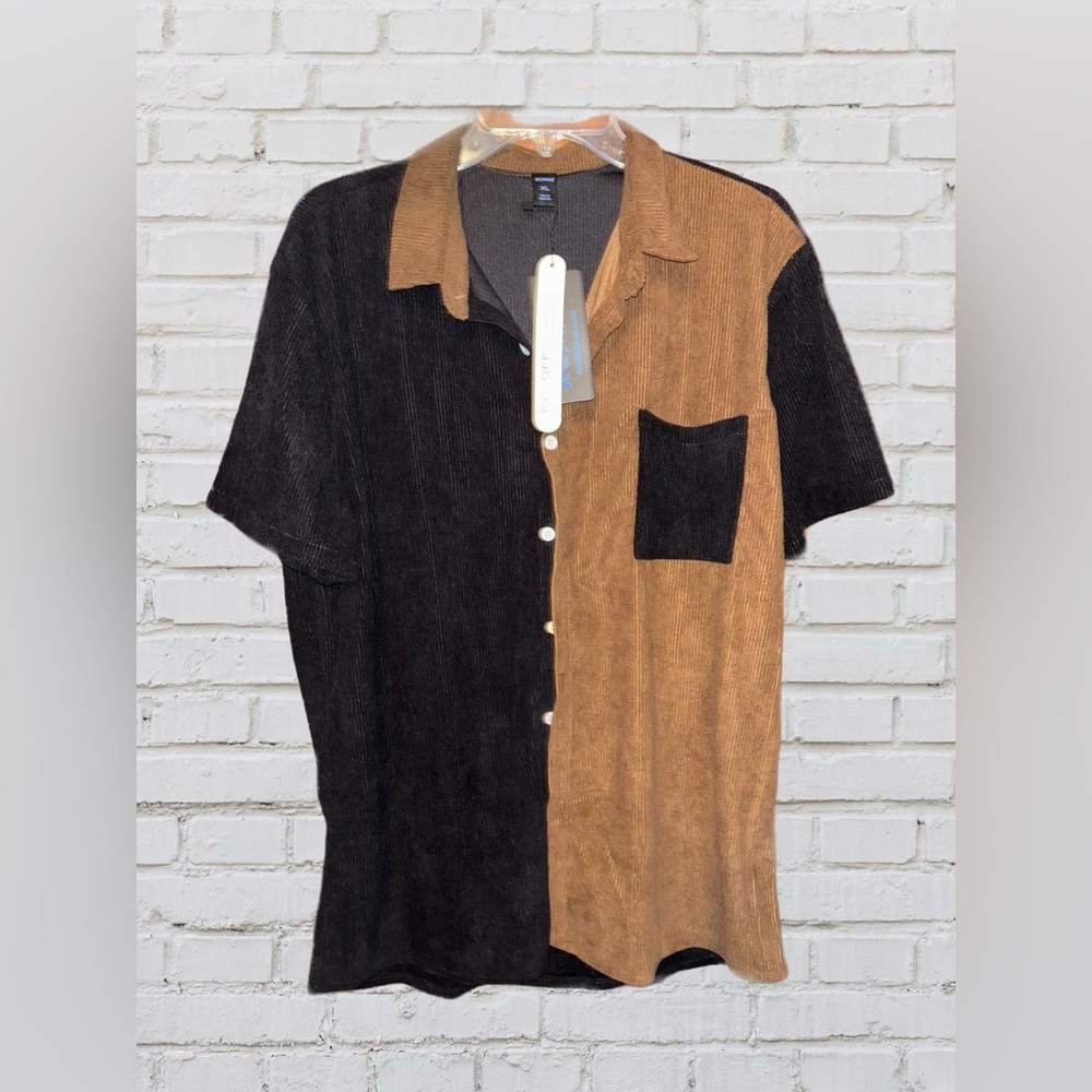 ✨NWT Corduroy material ✨Button up mens statement shirt